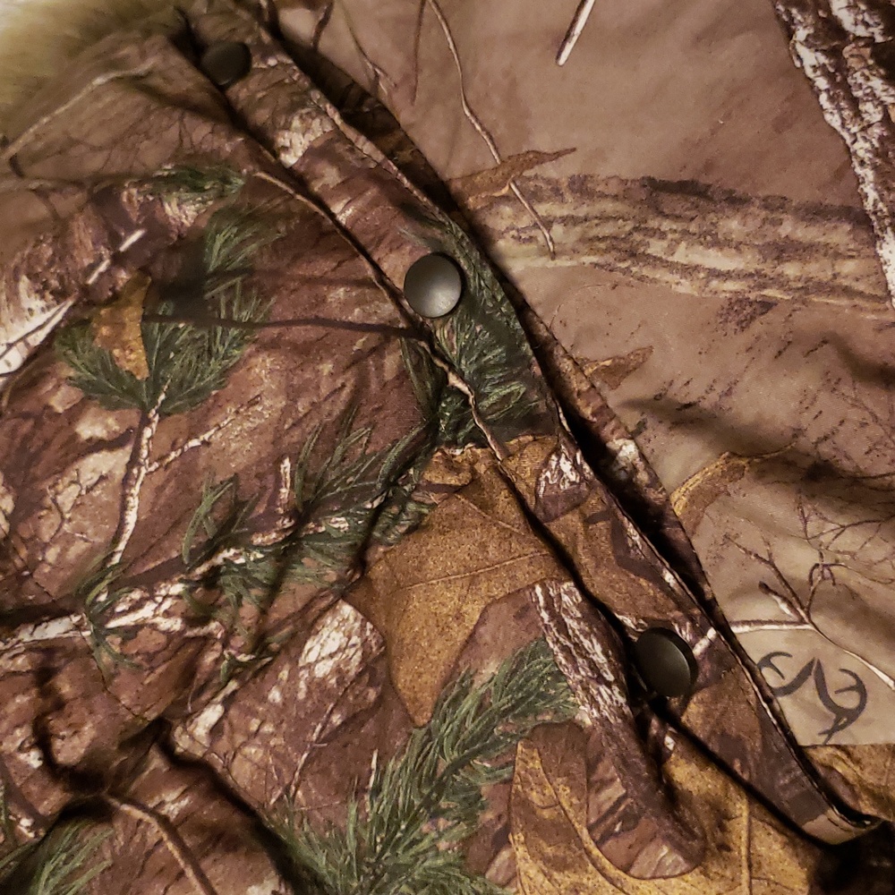 Realtree coat - Picture 7 of 7